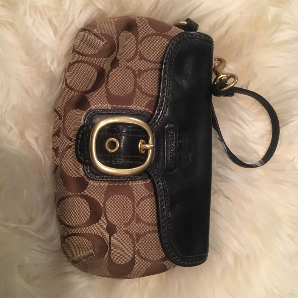 Coach wristlet gently used excellent condition